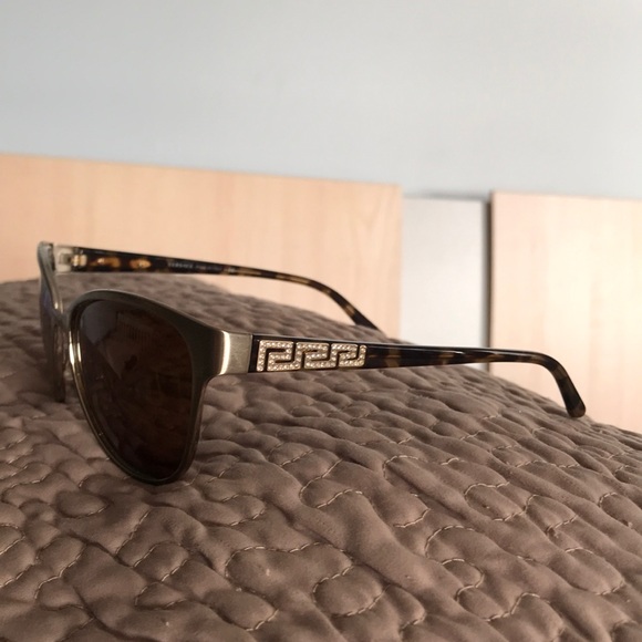 Versace authentic sunglasses - Picture 2 of 4